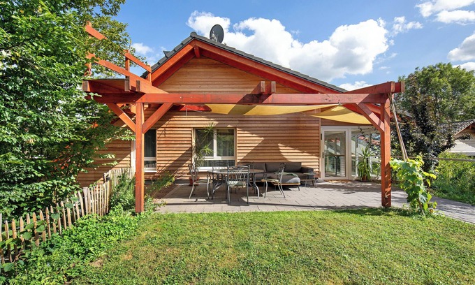 Herbstein Apartment | Holiday Apartment "Leben Am Weinberg" with Shared Terrace, Shared Garden & Wi-Fi