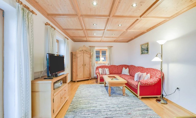 Wackersberg Apartment | Holiday Apartment "Morgenrot" with Mountain View, Balcony & Garden