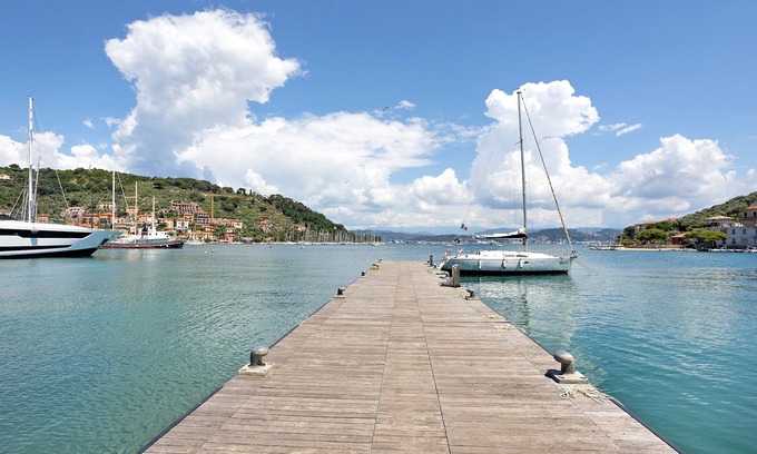 Le Grazie Apartment | Holiday Apartment "Marta" in Le Grazie - Portovenere - with Sea View, Balcony & Wi-Fi