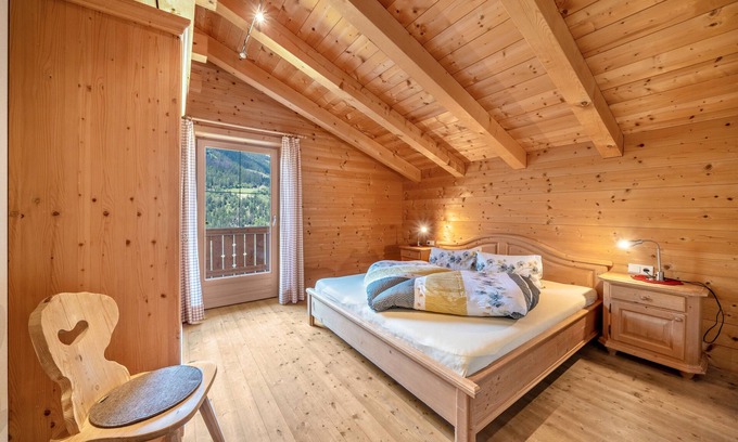 San Pancrazio Apartment | Holiday Apartment Marschalkhof "Ifingerblick" with Mountain View, 3 Balconies & Wi-Fi