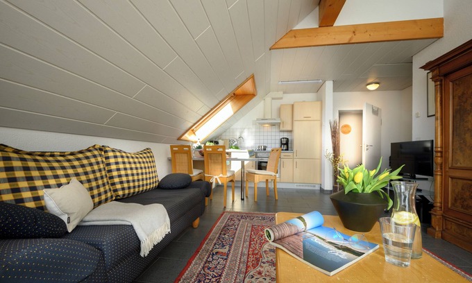 Schienen Apartment | Holiday Apartment “Mara” Near Lake Constance with Wi-Fi, Terrace & Garden