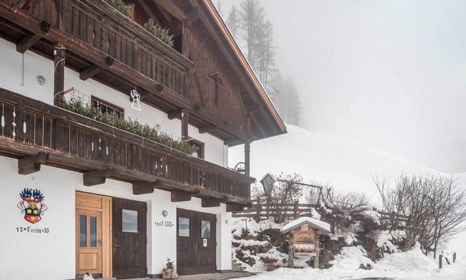 Cadipietra Apartment | Holiday Apartment "Mountainfarm Innertrein Wiese" with Mountain View, Balcony & Wi-Fi
