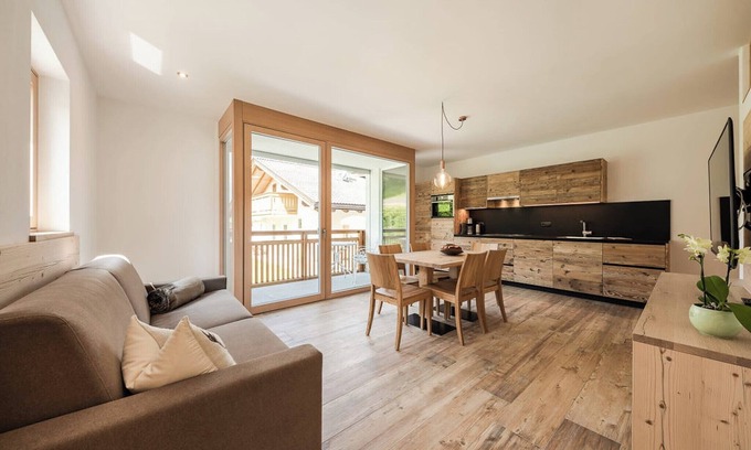 Gudon Apartment | Holiday Apartment "Natur Suite Edelweisshof Heidi" with Mountain View, Shared Garden & Wi-Fi