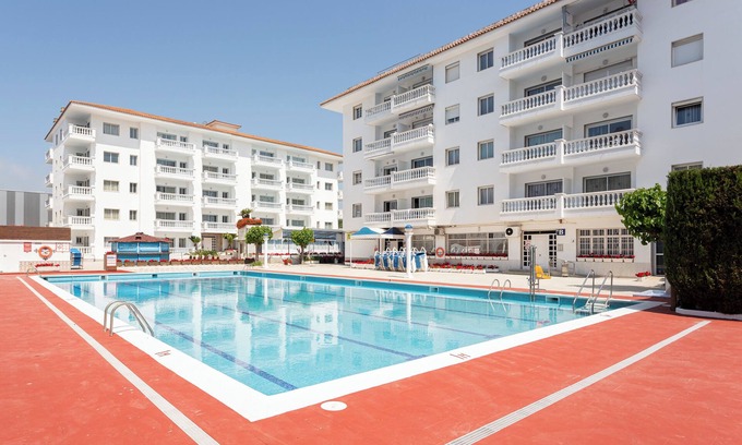 Blanes Apartment | Holiday Apartment near the Beach with Pool, Wi-Fi, Garden & Terrace