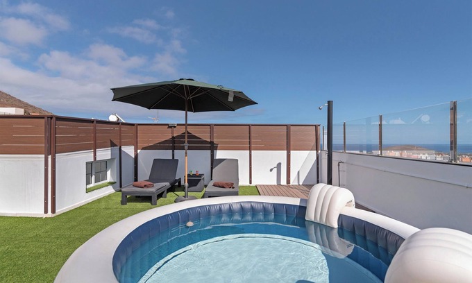 Aguimes Apartment | Holiday Apartment 'One Life One Dream House' with Sea View, Wi-Fi and Air Conditioning