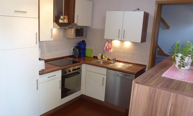 Uelvesbull Apartment | Holiday Apartment "Petersen - 1" with Shared Terrace, Shared Garden & Wi-Fi
