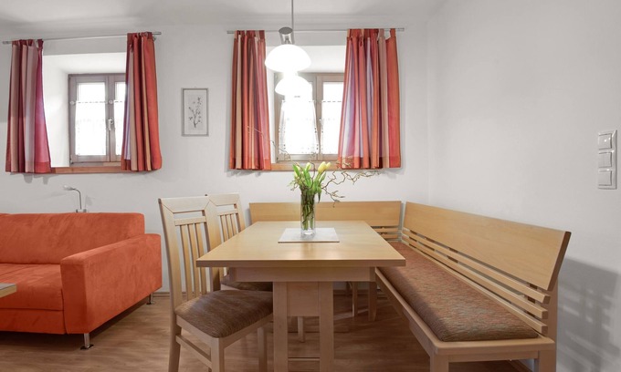 Feldthurns Apartment | Holiday Apartment “Rafaser - Albina” with Mountain View & Wi-Fi