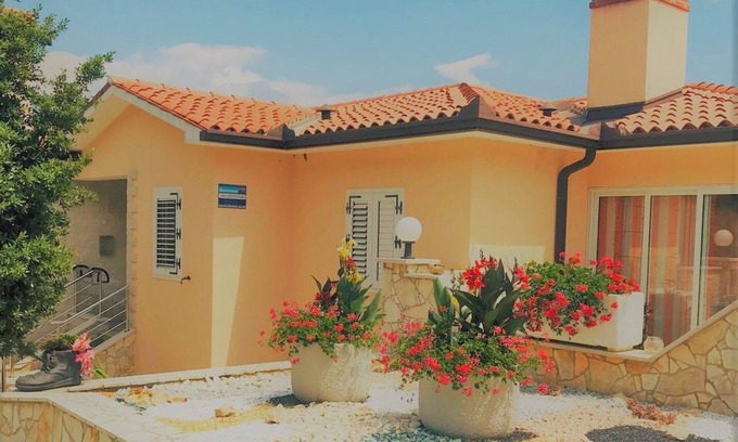 Ravni House | Holiday apartment Ravni for 1 - 4 persons with 2 bedrooms - Holiday house