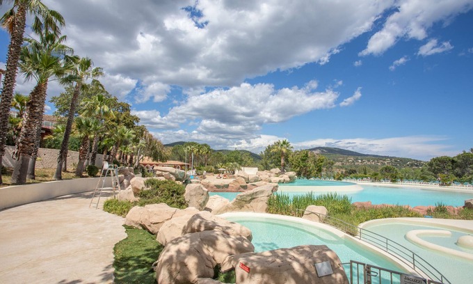 Les Restanques Apartment | Holiday Apartment "Restanques De Saint Tropez Arums" with Sea View, Shared Heated Pool & Wi-Fi