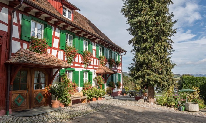 Owingen Apartment | Holiday Apartment "Risthof 3" with Balcony, Shared Garden, Sauna and Playground