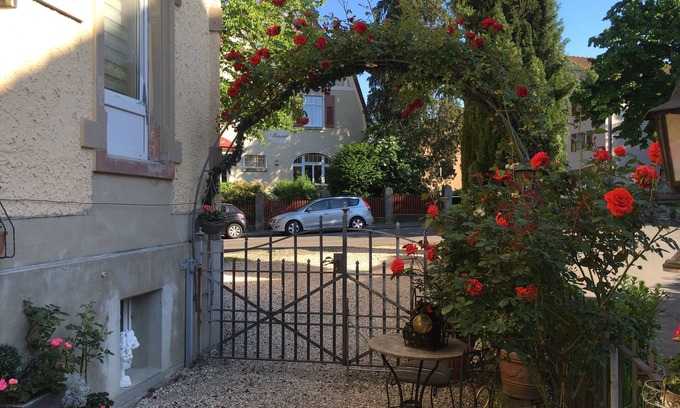 Kreuzlingen Apartment | Holiday Apartment "Seerose" close to Lake Constance with Wi-Fi, Balcony & Garden