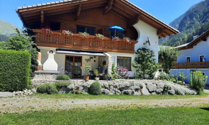 Steeg Apartment | HOLIDAY APARTMENT-SARAH Family-friendly apartment with 2 separate bedrooms