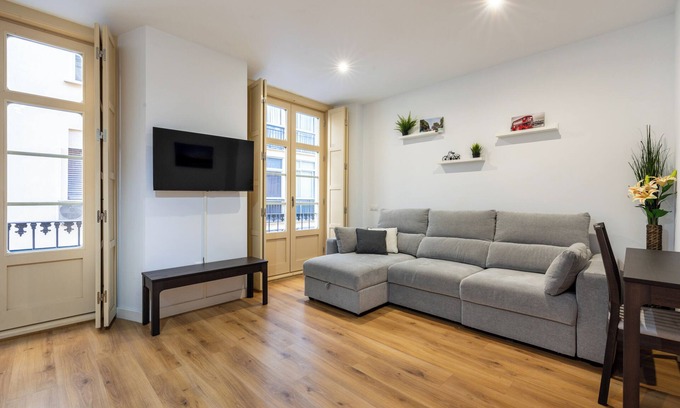 Ensanche Centro Apartment | Holiday Apartment ‘Soho Málaga’ in Centre of Málaga with Air Conditioning & Balconies