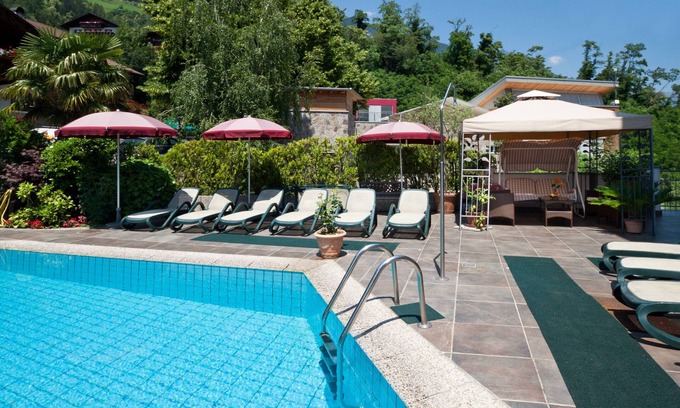 Saltusio Apartment | Holiday Apartment "Sonnegg" with Mountain View, Balcony & Wi-Fi