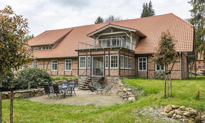Dedelstorf Apartment | Holiday Apartment 'Suite with Winter Garden' with Mountain View, Directly at the Swimming Lake and Wi-Fi