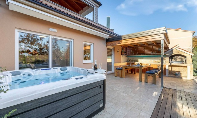 Cizici Apartment | Holiday apartment Taja with Jacuzzi