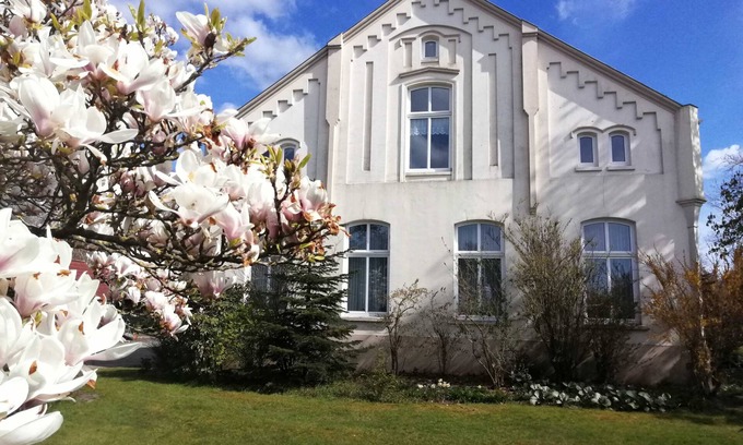 Bunde Apartment | Holiday apartment Timmermann, Garden side - Ferienwohnungen Timmermann, 25128