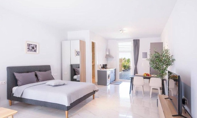 Sfakera Apartment | Holiday Apartment "True Home" with Sea View, Balcony & Wi-Fi