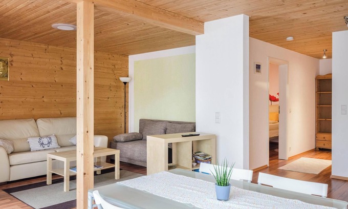 Ueberlingen Apartment | Holiday Apartment “Untergeschoss” with Wi-Fi, Terrace & Garden