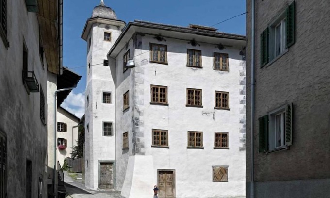 Valendas Apartment | Holiday apartment Valendas for 1 - 4 persons with 2 bedrooms - Historical building
