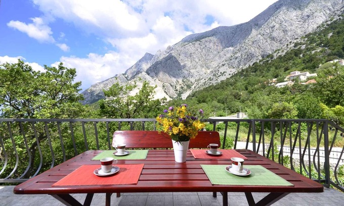 Baska Voda Apartment | Holiday apartment with air conditioning and terrace