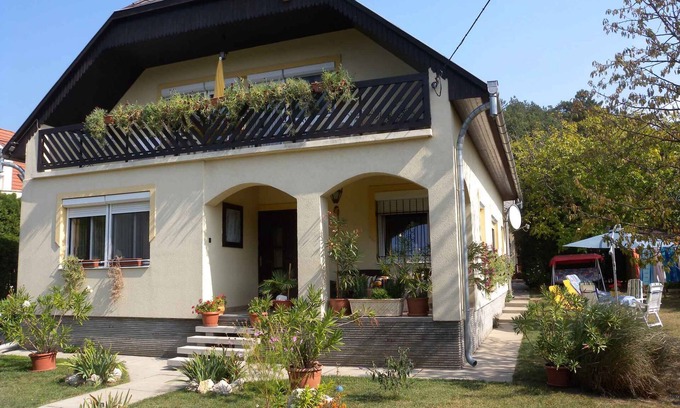 Gyenesdias Apartment | Holiday apartment with garden and barbecue