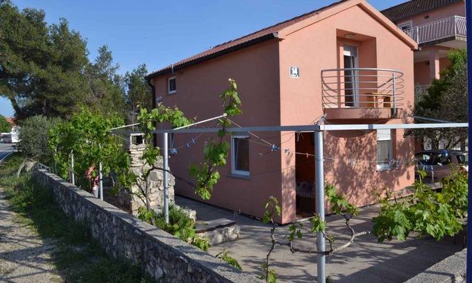 Srima Apartment | Holiday apartment with air conditioning and Internet access