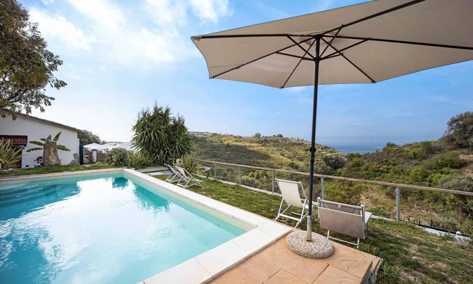 Pompeiana Apartment | Holiday apartment with lake view