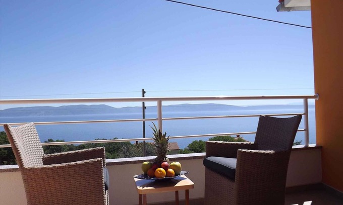 Ravni Apartment | Holiday apartment with 3 terraces and sea view