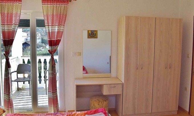 Lopar Apartment | Holiday apartment with 4 bathrooms and balconies for family