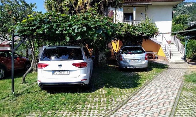 Opric Apartment | Holiday apartment with air conditioning and barbecue