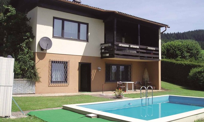 Molbling Apartment | Holiday apartment with large garden, barbecue and swimming pool