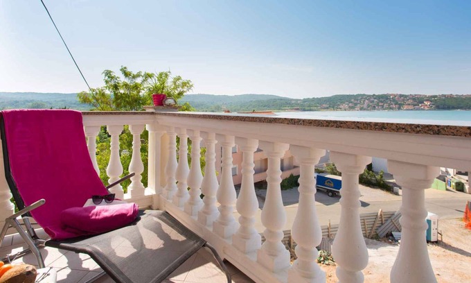 Soline Apartment | Holiday apartment with balcony and sea view