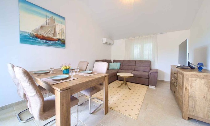 Soline Apartment | Holiday apartment with balcony and air conditioning