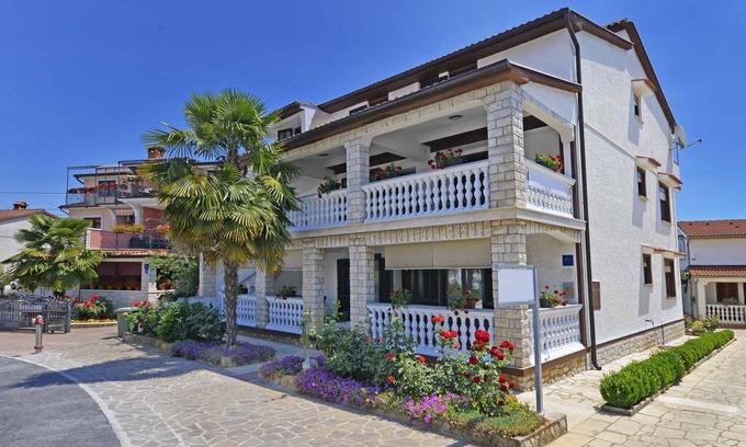 Funtana Apartment | Holiday apartment with air conditioning and Internet access