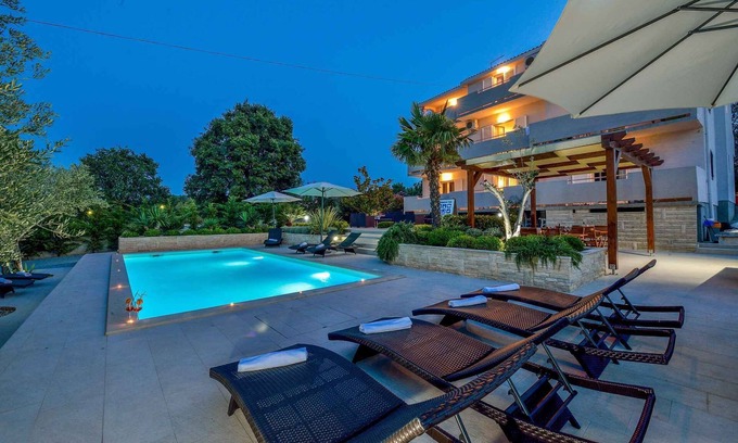 Kukljica Apartment | Holiday apartment with sea view and pool