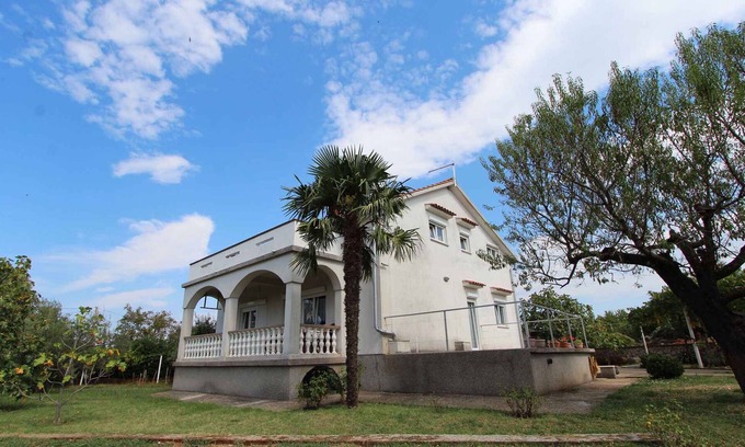 Milovcici Apartment | Holiday apartment with terrace and in a quiet location