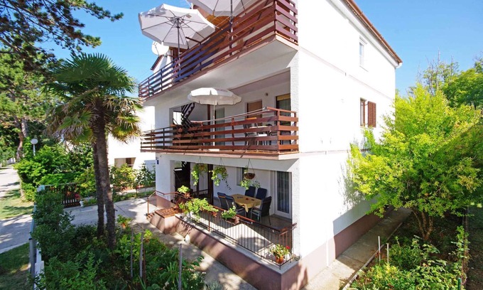 Nin Apartment | Holiday apartment with terrace and air conditioning