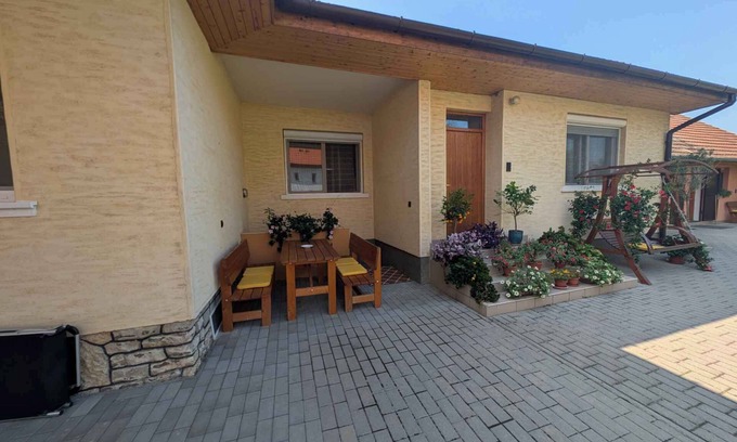 Zamardi Apartment | Holiday apartment with barbecue and air conditioning