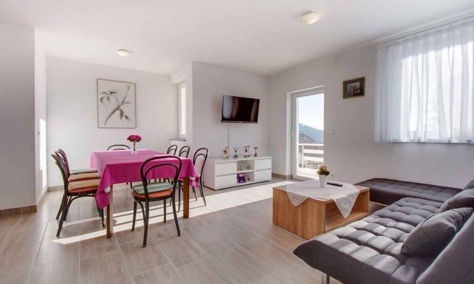 Cunski Apartment | Holiday apartment with internet access