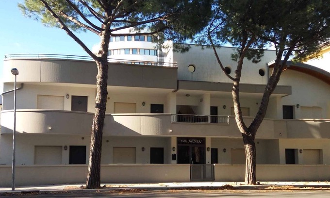Lignano Sabbiadoro Apartment | Holiday apartment with terrace and air conditioning on the ground floor