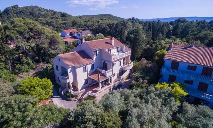 Muline Apartment | Holiday apartment with outdoor shower in the garden