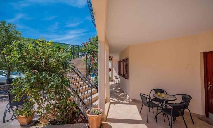 Drenje Apartment | Holiday apartment with sea view