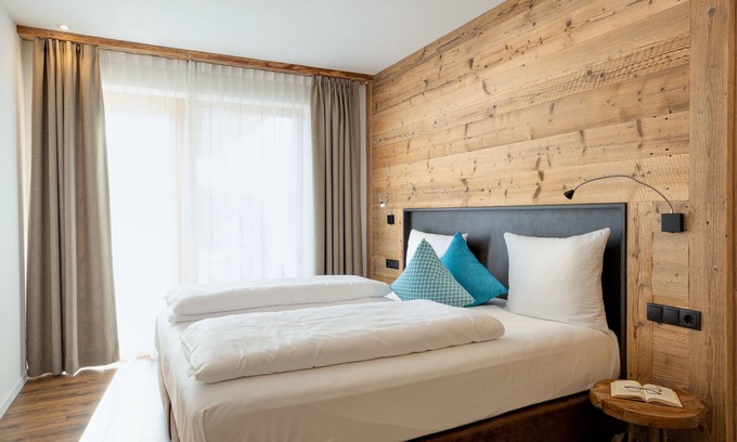 Terento Apartment | Holiday Apartment "Wohnung 5" with Sauna, Terrace & Mountain View
