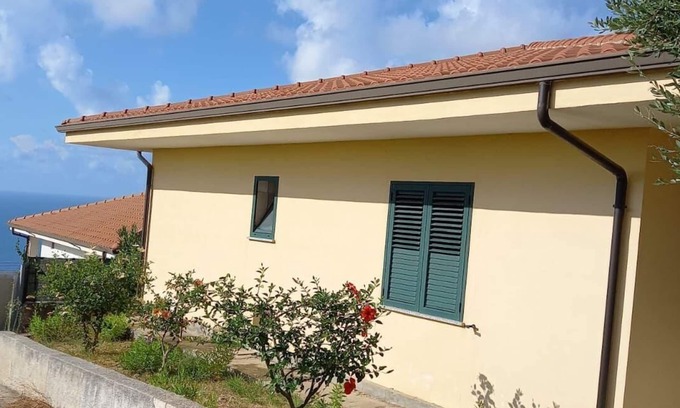 Zambrone House | Holiday apartment Zambrone for 1 - 5 persons with 3 bedrooms - Holiday house