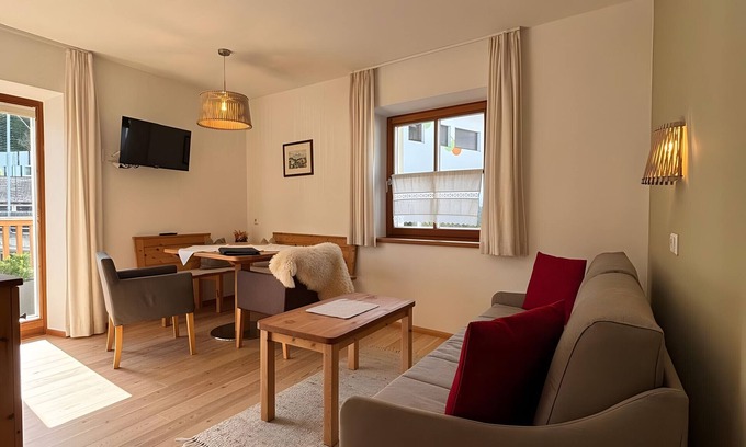 Burgusio Apartment | Holiday Apartment "Zwick Spinei" with Mountain View, Balcony and Shared Garden