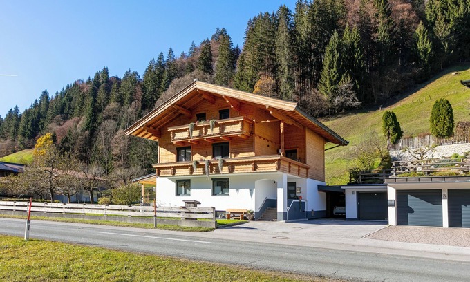 Gruberberg Apartment | Holiday apartment with a balcony in Hopfgarten