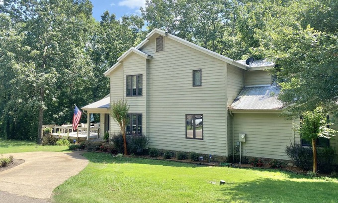 Counce House | Holiday at Pickwick lake minutes away from both marinas! Kid friendly.