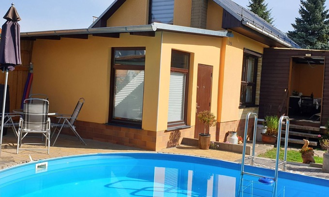 Colditz House | Holiday bungalow Deutrich with pool