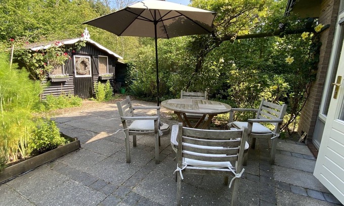 Ouwerkerk House | Holiday bungalow for 4 people in a quiet park in Ouwerkerk